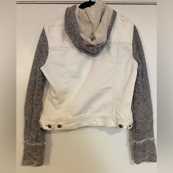 Free People Distressed White Denim Jacket - Size Large - Picture 6 of 10